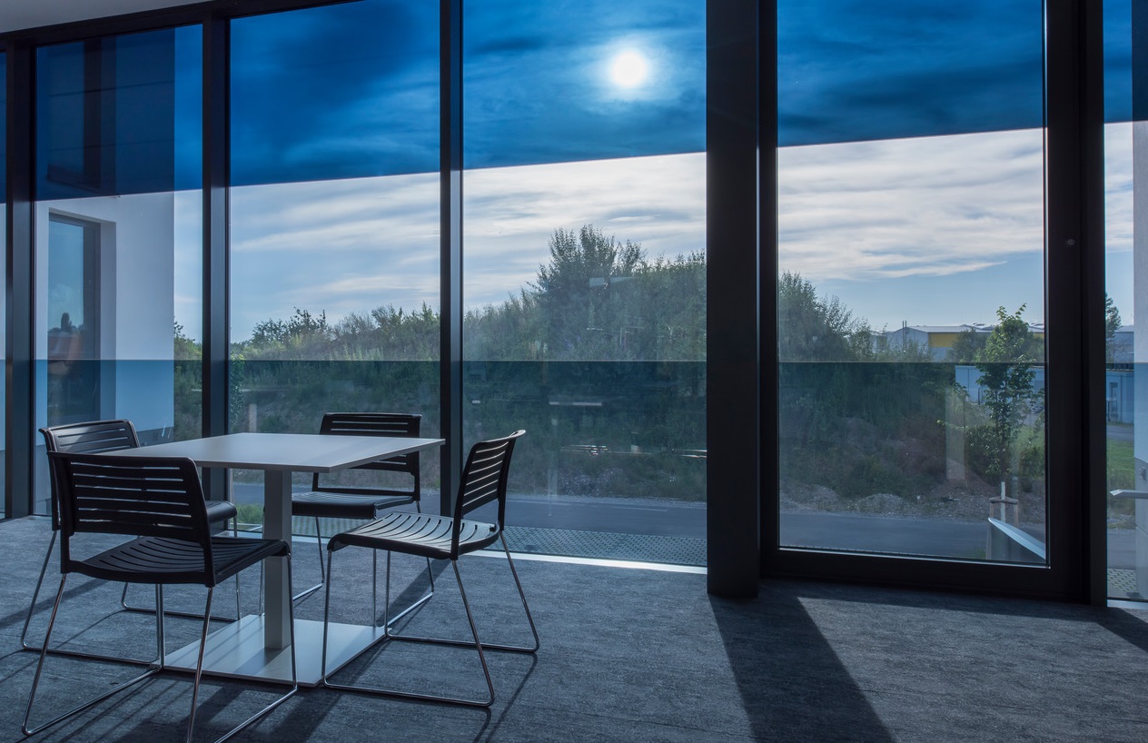 Cristal Inteligente: La Tecnología que Transformará tu Hogar Cristal Inteligente: La Tecnología que Transformará tu Hogar