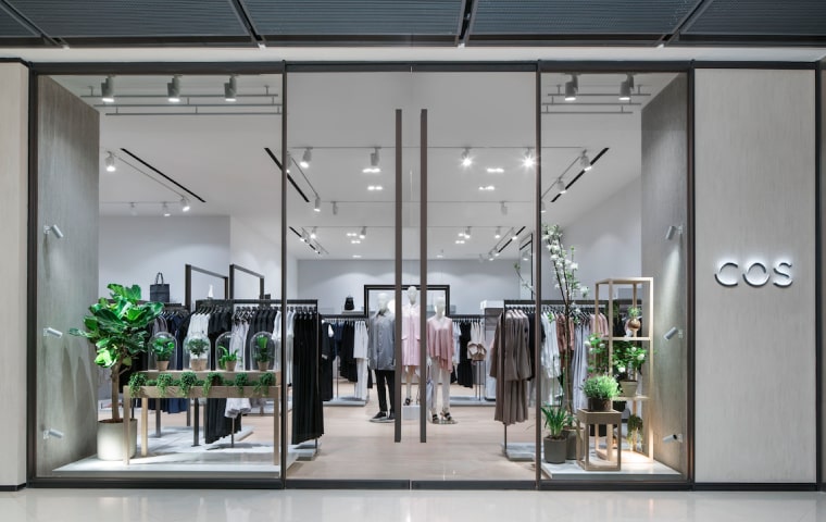 Ventanas y puertas de aluminio para tiendas de ropa Ventanas y puertas de aluminio para tiendas de ropa