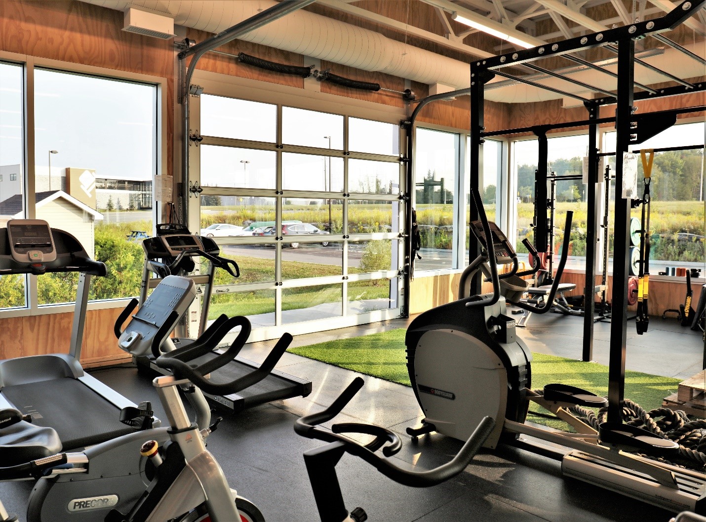 Ventanas y puertas de aluminio para gimnasios: el sistema que aguanta el uso intensivo Ventanas y puertas de aluminio para gimnasios: el sistema que aguanta el uso intensivo