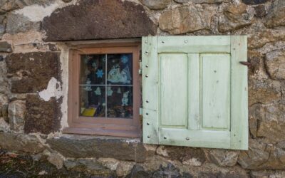 Ventanas y puertas de PVC que protegen tu casa de campo